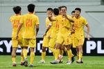 足球报：国足对阵新加坡下半场换上10人，整体混乱缺乏磨合